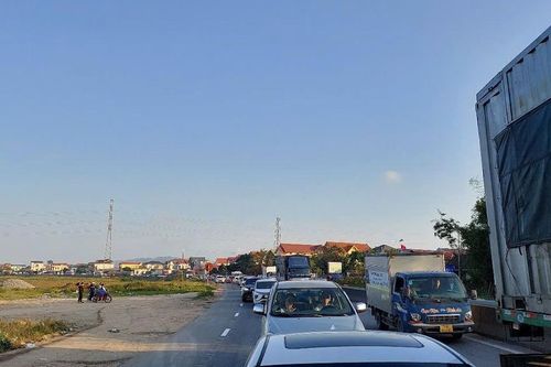 Tái diễn cảnh 'ùn ứ' cục bộ tại cầu Gianh Quảng Bình