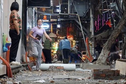 'Dân phố' Hải Phòng khốn khổ vì vỉa hè bị lật tung ngày cận Tết