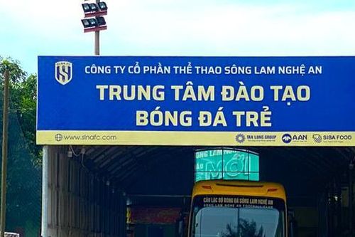 Xôn xao thông tin CLB Sông Lam Nghệ An 'nợ' tiền ăn của HLV và cầu thủ