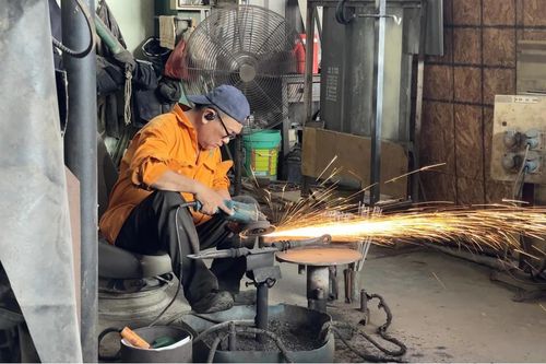 Tin mới vụ hàng chục xe rác ùn ứ: Công nhân VWS đã quay lại làm việc