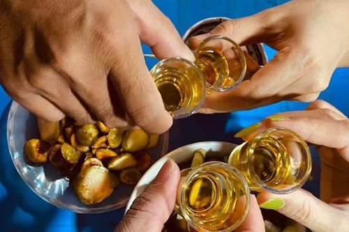 Uống 5 chén rượu mạnh thì bao lâu nồng độ cồn về 0?