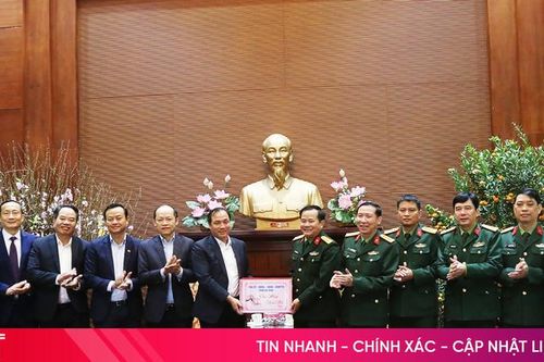 Bí thư Tỉnh ủy Hà Tĩnh thăm và chúc tết các đơn vị làm việc xuyên tết