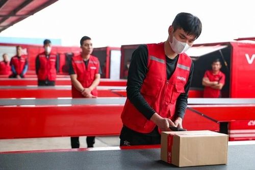 Doanh nghiệp bưu chính vận chuyển hàng hóa xuyên Tết Ất Tỵ 2025