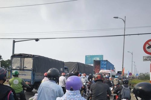 Tai nạn trên cầu Rạch Miễu gây ùn tắc kéo dài, phải xả trạm thu phí
