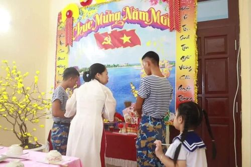 Bữa cơm tất niên đặc biệt ở Trường Sa: Đầy đủ hương vị đất liền