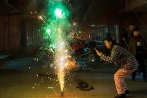 Đốt pháo hoa nổ trái phép có thể bị truy cứu trách nhiệm hình sự
