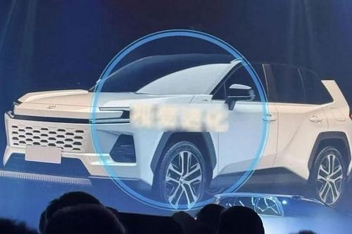 Toyota RAV4 2026 lộ diện qua hình ảnh rò rỉ: Thiết kế mới góc cạnh và hiện đại hơn