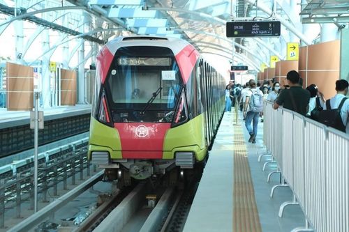 Hà Nội: Đường sắt trên cao chạy đến rạng sáng giao thừa Tết Ất Tỵ