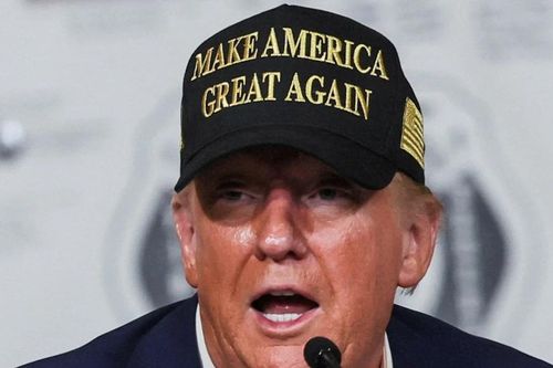 Ông Trump sa thải 17 tổng thanh tra trong một đêm