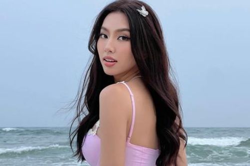 Hoa hậu nổi tiếng Vbiz bị bắt gặp bán hoa Tết
