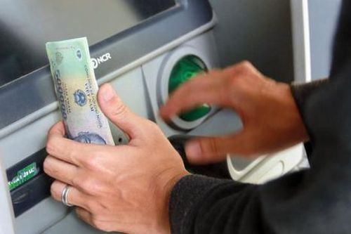 Nhờ thanh niên rút tiền ở cây ATM, người phụ nữ Bắc Giang sau đó phải báo Công an vội
