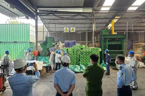 TP. Hồ Chí Minh: Tiêu hủy hơn 18.000 chai bia Heineken Pháp