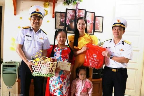 Vùng 4 Hải quân tổ chức chương trình 'Xuân yêu thương'