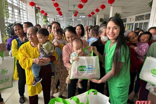 Tết ấm lòng bệnh nhân nhi