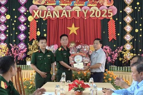 Lãnh đạo TX. Tân Châu thăm, chúc Tết các đơn vị trên địa bàn