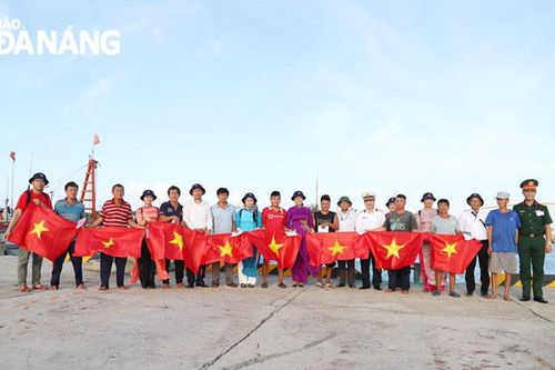 Trường Sa huyện đảo anh hùng