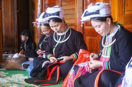 Xuân về bản Sán Chay