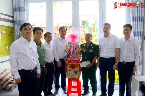 Bí thư Tỉnh ủy Vũ Hồng Văn chúc Tết Mẹ Việt Nam anh hùng, Anh hùng Lực lượng vũ trang nhân dân, Anh hùng Lao động
