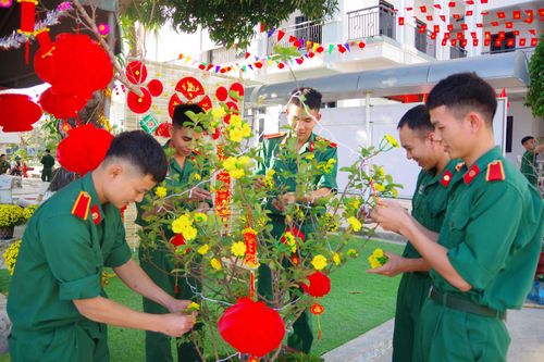 Trường Sĩ quan Thông tin: Nhiều hoạt động vui Xuân, đón Tết cho học viên