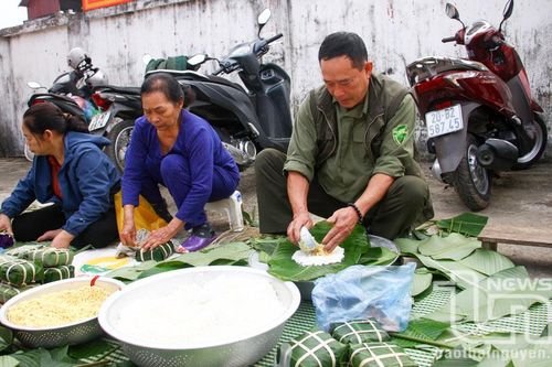 'Gói đất trời' trong những chiếc bánh chưng xanh