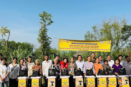 Các tự viện tặng quà, tổ chức Phiên chợ 0 đồng hỗ trợ người nghèo vui xuân đón Tết