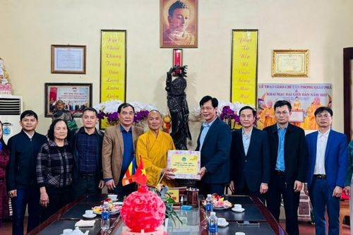 Vĩnh Phúc: Lãnh đạo Thành ủy TP.Vĩnh Yên và các cơ quan chúc Tết chư Tăng chùa Tích Sơn