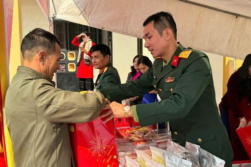 Quảng Ninh: Ấm áp Tết Hải đảo, tình quân dân thêm bền vững
