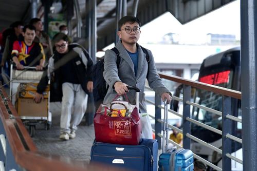Hà Nội: Người dân tạm biệt Thủ đô, về quê đón Tết