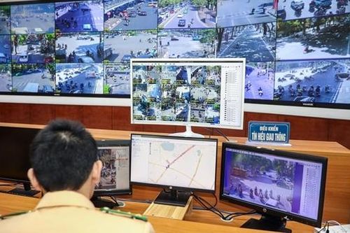 'Mắt thần' hiện đại giám sát giao thông, hỗ trợ người dân đi lại ngày Tết