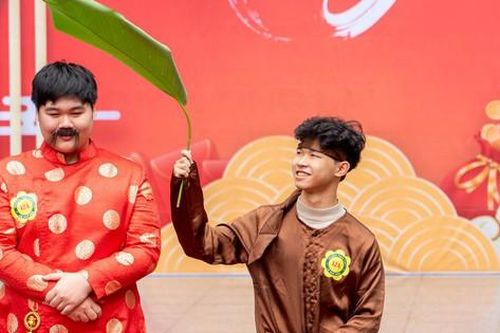 Mãn nhãn với các cô cậu học trò trong trang phục Tết cổ truyền đất Bắc xưa và nay