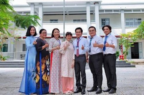 Giáo viên phấn khởi trong năm đầu tiên hưởng chế độ thưởng theo Nghị định 73/2024/NĐ-CP