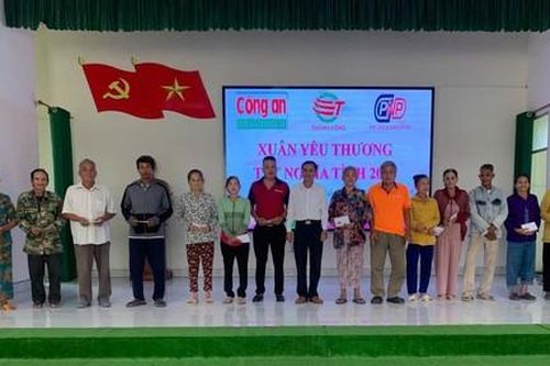 'Xuân yêu thương - Tết nghĩa tình' 2025 đến với bà con xã Đốc Binh Kiều
