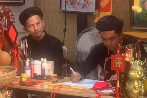 'Phố ông đồ' ở TPHCM nhộn nhịp những ngày giáp Tết