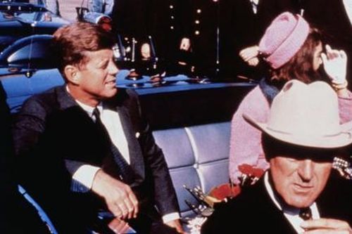 Ông Trump ra lệnh giải mật hồ sơ vụ ám sát tổng thống John F Kennedy