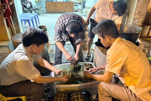 Chi phí quá nhiều, tôi không dám về quê đón Tết