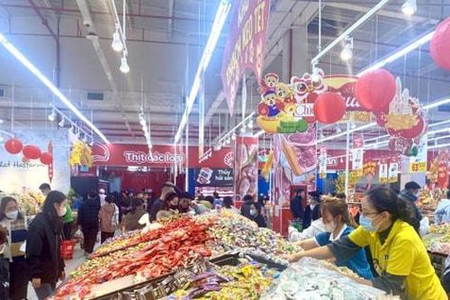 Ngày đầu kỳ nghỉ Tết, siêu thị chật người mua sắm