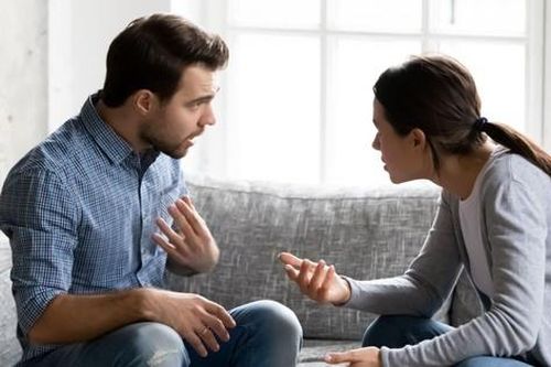 Mua quần áo Tết cho con, tôi choáng váng với yêu cầu của chồng ngày cuối năm