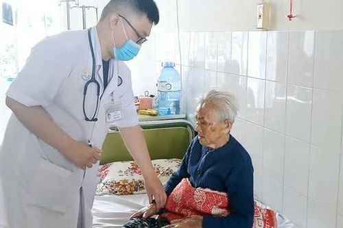 Ấm lòng bệnh nhân khi phải đón Tết ở bệnh viện