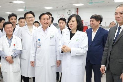 Hàng vạn thầy thuốc trực Tết