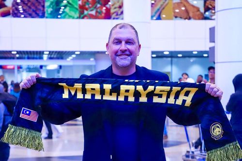 Tân HLV Malaysia truyền thông điệp trước cuộc đua với tuyển Việt Nam