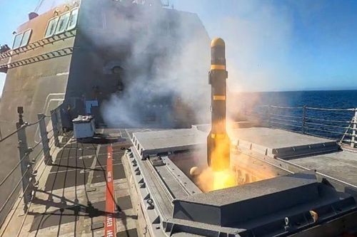 Tàu chiến ven bờ Mỹ dùng tên lửa Hellfire để chống UAV cảm tử Houthi