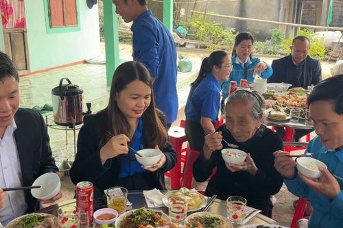 'Bữa cơm tất niên' cùng các Mẹ Việt Nam Anh hùng