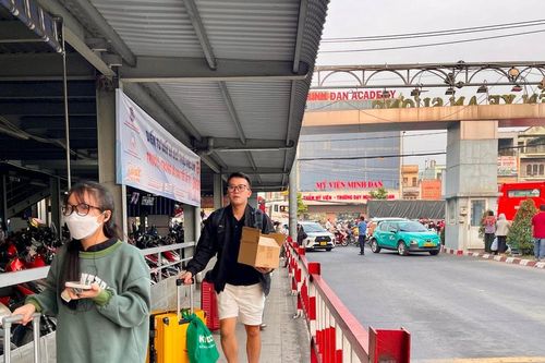 Ngày nghỉ Tết thứ 2: Đường về quê đã 'dễ thở' hơn.