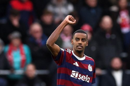 Isak đi vào lịch sử Newcastle