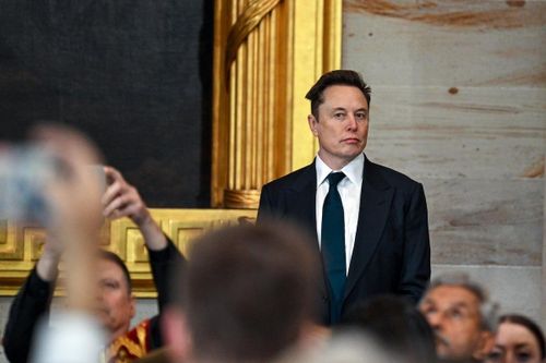 Elon Musk 'quay xe' sau khi tự nhận là game thủ đẳng cấp thế giới