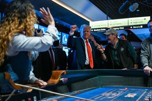 Ông Trump mít tinh trong casino ở Las Vegas