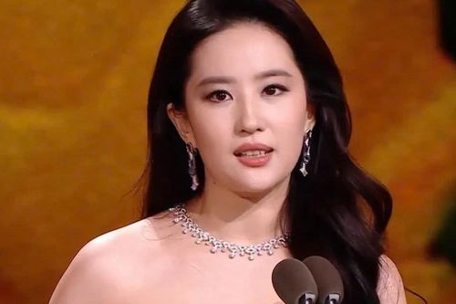 Nhân viên bị đuổi việc vì chê Lưu Diệc Phi