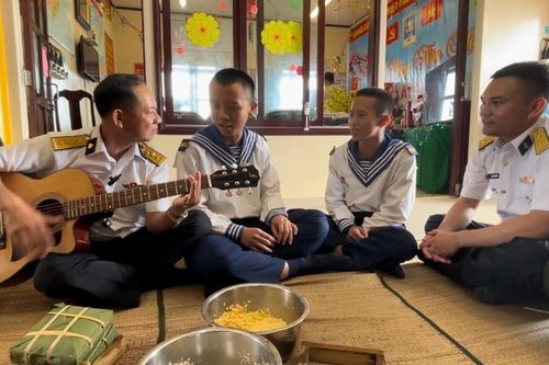 Bài 2: Chứa chan tình cảm, lắng đọng nghĩa tình