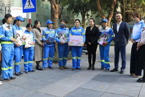 Các cấp hội phụ nữ Thủ đô trao tặng trên 25.500 suất quà nhân dịp Tết
