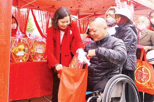 San sẻ yêu thương với những người có hoàn cảnh khó khăn